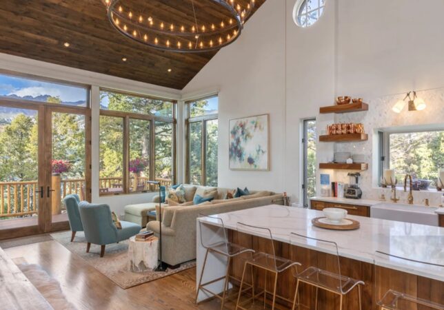 Crystal Chalet image