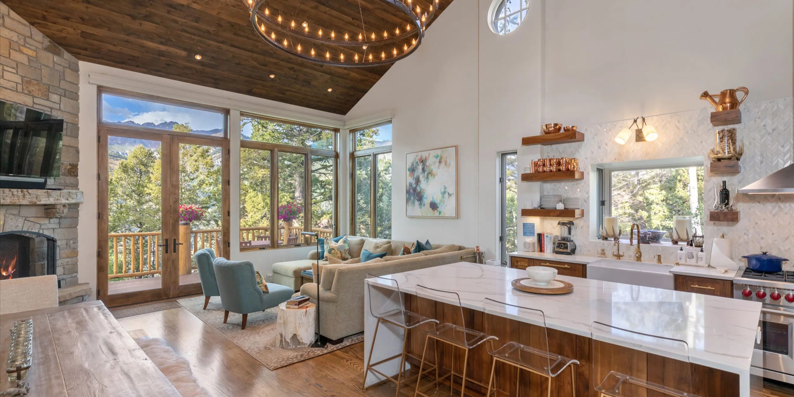 Crystal Chalet image