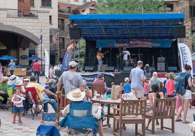 Oak Street Plaza image